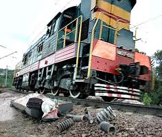 ДТП на Сахалине: водитель джипа врезался в пассажирский поезд, сахалинец госпитализирован ДТП на Сахалине: водитель джипа врезался в пассажирский поезд, сахалинец госпитализирован