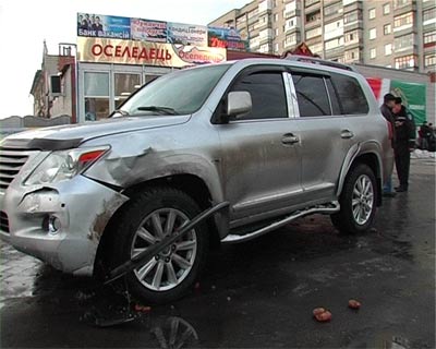 Внедорожник сбил ребенка Внедорожник сбил ребенка