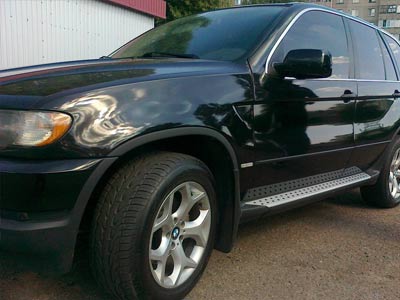 Сбил полицейского внедорожник Сбил полицейского внедорожник