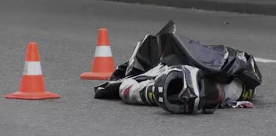 Мотоциклист сбил пешехода в москве Мотоциклист сбил пешехода в москве