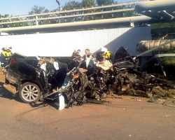 Лексус врезался, умерло 4 человека Лексус врезался, умерло 4 человека