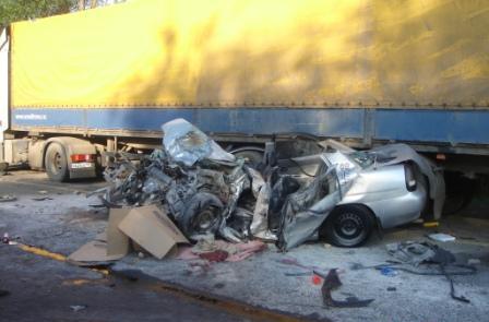 В страшном ДТП на Дону двое погибли и 11 человек пострадали В страшном ДТП на Дону двое погибли и 11 человек пострадали