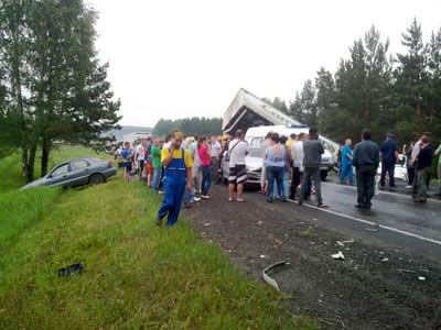 На трассе под Кемерово столкнулось 7 машин На трассе под Кемерово столкнулось 7 машин