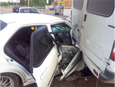 Омский полицейский на Хонде врезался в маршрутное такси Омский полицейский на Хонде врезался в маршрутное такси