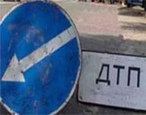 В Хабаровске автобус с пассажирами врезалась в дерево В Хабаровске автобус с пассажирами врезалась в дерево