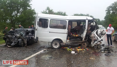 В Чечне дорожная авария унесла жизни 6 человек, еще 17 пострадали В Чечне дорожная авария унесла жизни 6 человек, еще 17 пострадали
