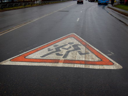 В Омске лихач на иномарке сбил семью, двухлетний малыш погиб на месте В Омске лихач на иномарке сбил семью, двухлетний малыш погиб на месте