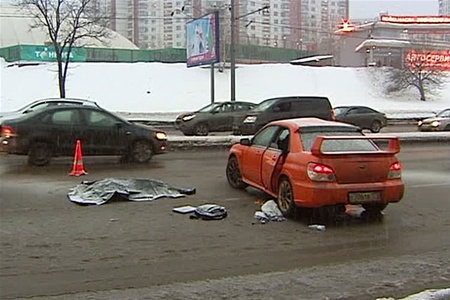 Смертельные гонки без правил в Москве: два человека погибло на месте ДТП Смертельные гонки без правил в Москве: два человека погибло на месте ДТП