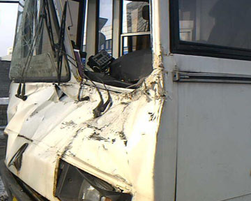 Под Хабаровском автобус с людьми врезался в КАМАЗ Под Хабаровском автобус с людьми врезался в КАМАЗ