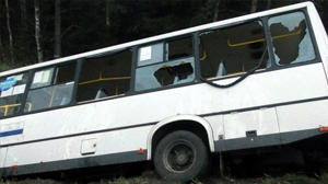 В Ульяновской области автобус с пассажирами врезался в дерево В Ульяновской области автобус с пассажирами врезался в дерево