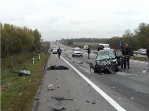 В результате столкновения двух иномарок под Саратовом погиб мужчина В результате столкновения двух иномарок под Саратовом погиб мужчина