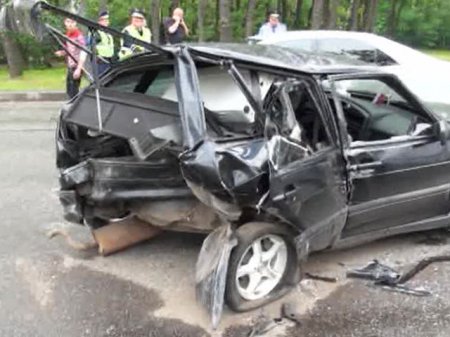 В ДТП на Рублевке задняя часть «Жигулей» влезла в салон