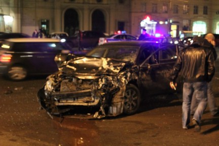 В Омске полицейская устроила ДТП с участием четырех машин