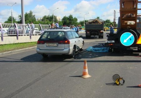 На проспекте Дзержинского насмерть сбили газонокосильщика