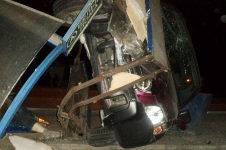 В Кемеровской области подросток за рулем отцовского авто влетел в остановку с людьми