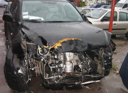 В Иркутской обл. в результате столкновения двух иномарок погибли три человека, еще двое пострадали.