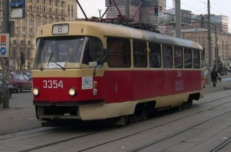 В Омске «Газель» не уступила дорогу трамваю: четверо пострадавших