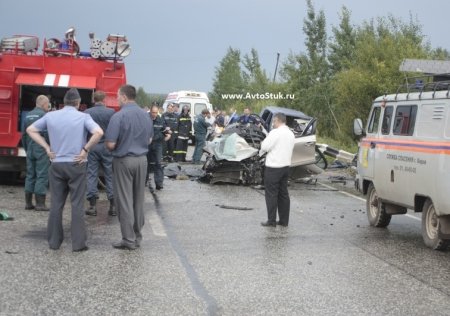 ДТП в Кировской области, перевернулась маршрутка с пассажирами, 5 человек погибли на месте(ФОТО с места ДТП)