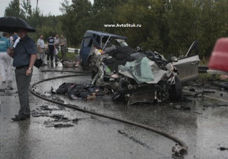ДТП в Кировской области, перевернулась маршрутка с пассажирами, 5 человек погибли на месте(ФОТО с места ДТП)
