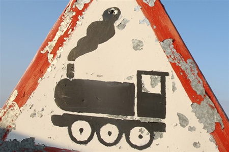 В Биробиджане (Дальний Восток) поезд «размазал» «Тойоту» с людьми, выжил лишь водитель