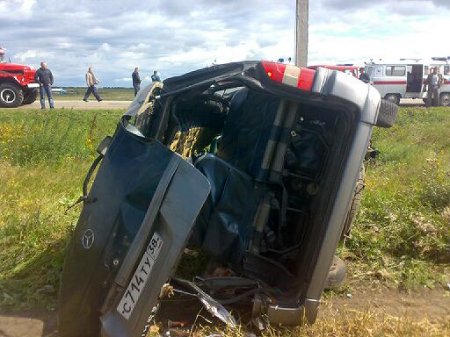 Под Иркутском перевернулся микроавтобус корейского производства: 10 пострадавших и одна погибшая