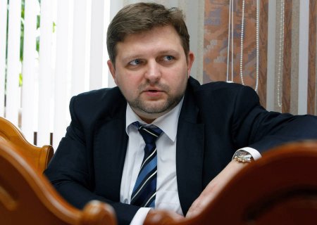 Глава Кировской области, направляясь на похороны, попал в аварию