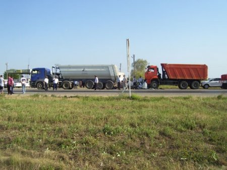 В Адыгее уснувший водитель КАМАЗа расплющил легковушку: погибли отец и двое детей