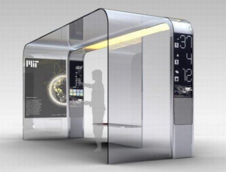 «Приора» врезалась в остановку общественного транспорта в Нижнем Новгороде