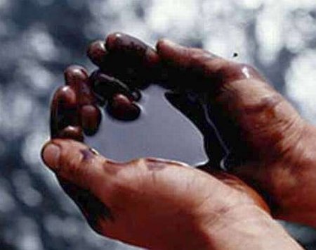 Под Томском в результате переворачивания автоцистерны разлилось 20 кубов нефти