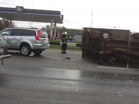 Фургон перевернулся на МКАД