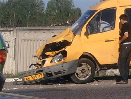 На трассе под Ульяновском иномарка врезалась в маршрутку, трое погибли