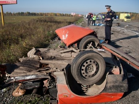 Под Первоуральском ВАЗ-2108 разорвало на куски: три смерти