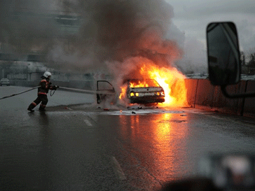В Башкирии ВАЗ, столкнувшись с иномаркой, вылетел в кювет и загорелся, погибли два человека