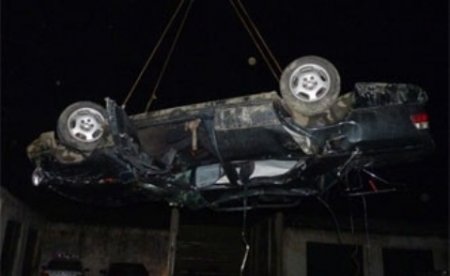 Автомобиль упал с обрыва в Сочи, один человек погиб