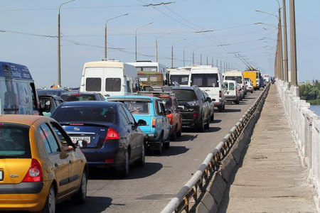 В массовой аварии на Волгоградском мосту пострадал один человек, а повреждения получили семь автомобилей