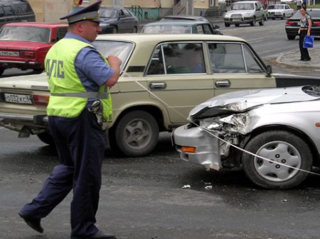 Полицейский нарушил правила дорожного движения, а пострадали дети