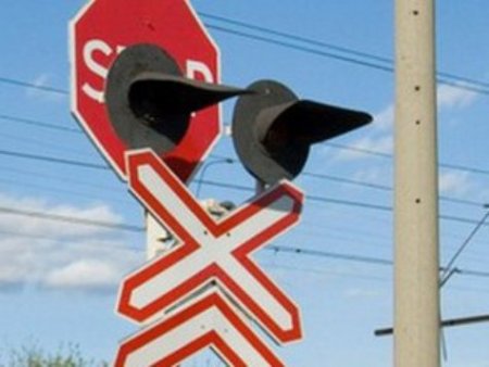 В Челябинской области в легковушке, попавшей под поезд, чудом никто не погиб