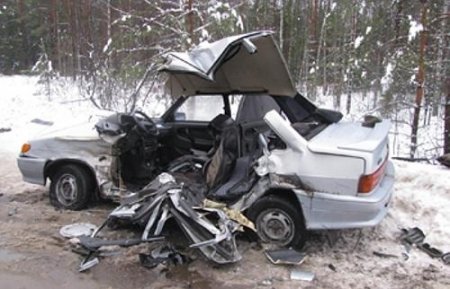 Под Екатеринбургом лихач на ВАЗе угробил двух своих пассажиров