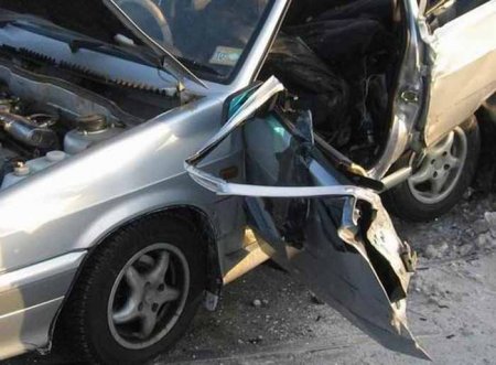 В Адыгее столкнулись два автомобиля: один человек погиб