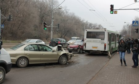 ДТП в Ростове с участием пяти автомобилей