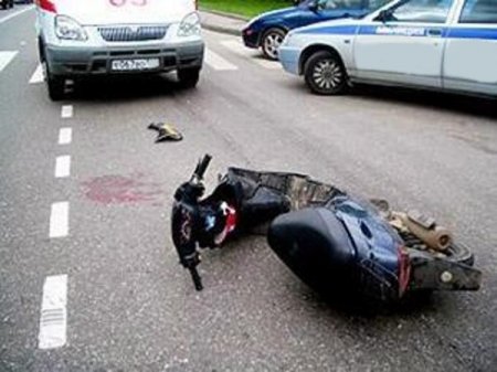 В Брянске 16-летний скутерист врезался в машину полицейского