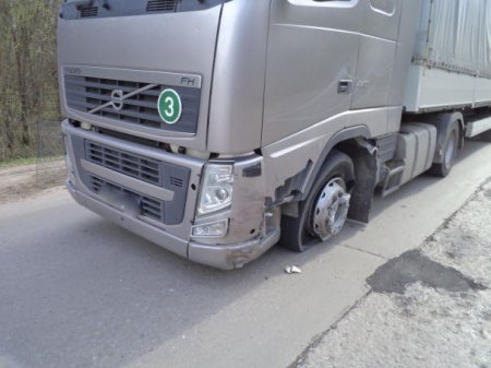 На Нижегородской трассе “ВАЗ 21099” столкнулся с грузовым  “Volvo”