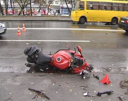 В Омской области мотоциклист спровоцировал ДТП: травмировано 5 человек