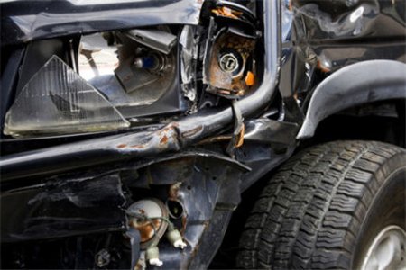 В Волгоградской области легковушка въехала под колеса автобуса: погибли шесть человек