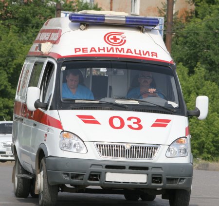 В Ленинградской области полицейский автомобиль столкнулся с иномаркой