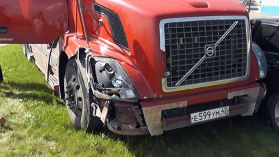 Пьяный водитель фуры протаранил 6 автомобилей в Красноярске