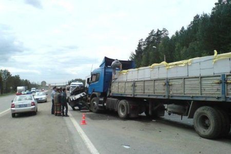 На трассе Пермь-Екатеринбург в автокатастрофе погибла семья