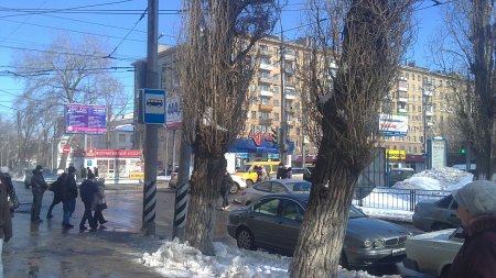 Нарушение: стоянка авто на автобусной остановке