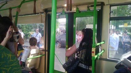 попытка развернуться или выехать через остановку