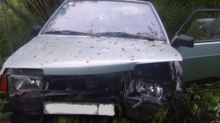 Водитель, угнавший автомобиль, попал в ДТП в Омской области